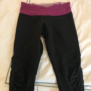 Lululemon crops size 6